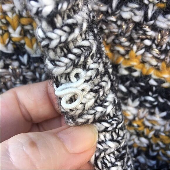 Banana Republic Chunky Knit Wool Blend Cardigan Size Small - Picture 4 of 6